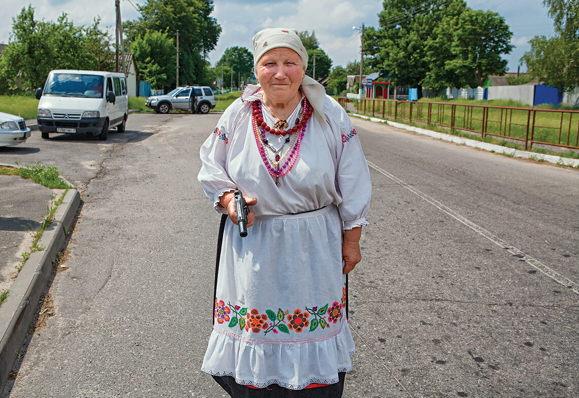 У нас чуть что – сразу закрашивают». Эта фотографка развесила огромные  снимки прямо на здании в центре Минска (но не всем это понравилось) -  CityDog.io