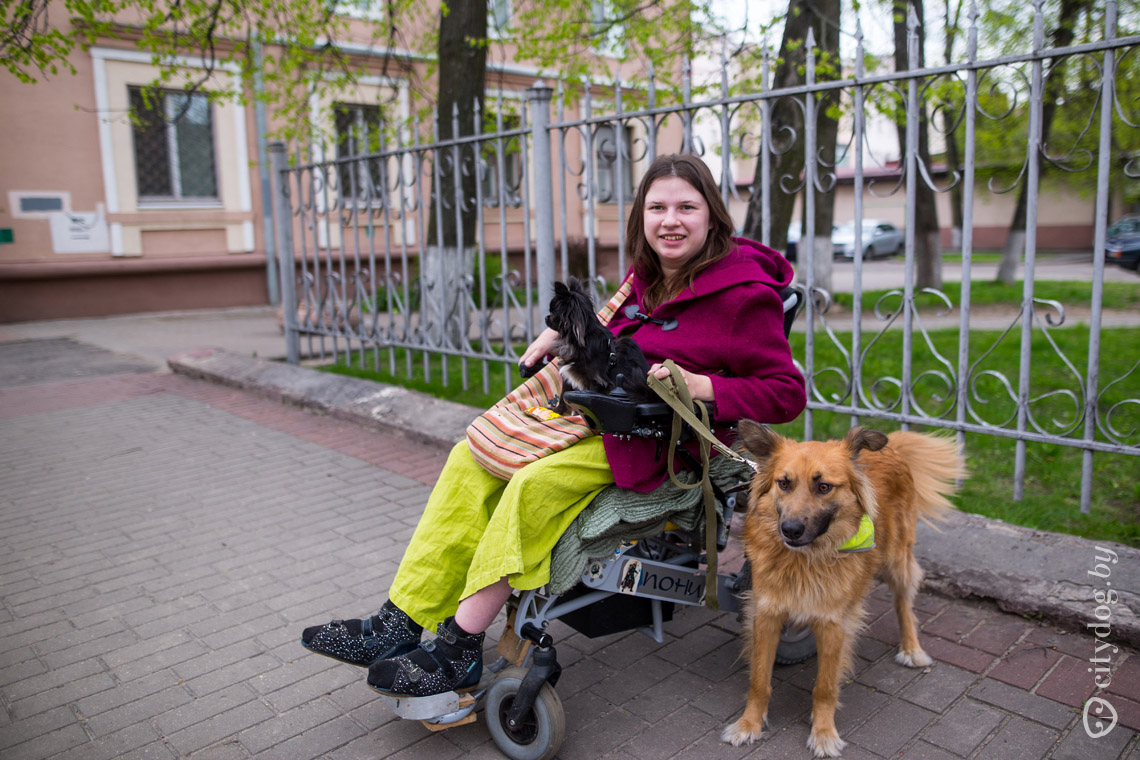 Одна женщина иногда пишет в личку, что меня все соседи ненавидят».  Почитайте, как девушка с инвалидностью спасает животных в белорусской  провинции - CityDog.io